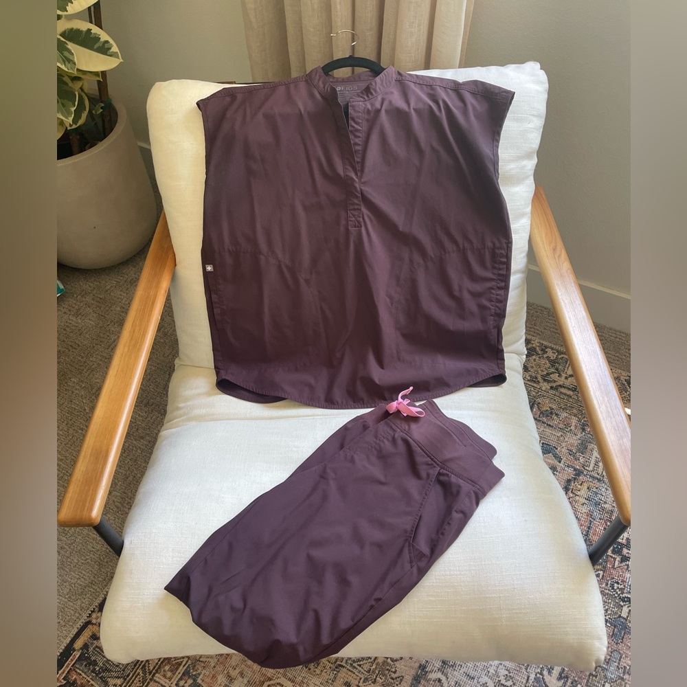 Figs Rafaela top & matching jogger bottoms (S)